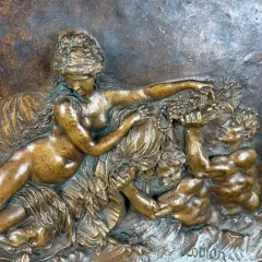Bas-relief en bronze, une femme et des enfants dans l'eau, signature CLODION.