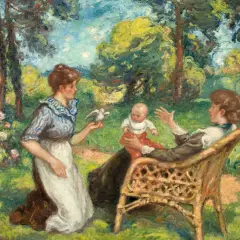 Georges d'Espagnat peint une scène idyllique : une femme agenouillée présente un oiseau à un bébé, tandis qu'une autre femme est assise dans un fauteuil en rotin.
