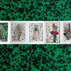 Série d'illustrations colorées de figures féminines stylisées, dans le style de cote robert combas, sur fond vert moucheté.