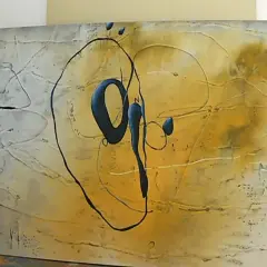 Peinture abstraite de Richard Texier, prix d'excellence. Des formes organiques bleues et noires sur un fond jaune et blanc texturé.
