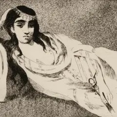 Une femme allongée, parée d'un diadème, tient un éventail. Une œuvre qui porte la signature Manet.