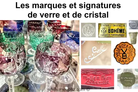 Verre et cristal colorés, avec des logos de marques comme Baccarat, Bohème, Villeroy & Boch, et une signature Daum.