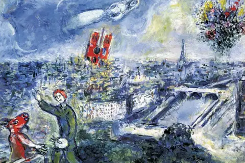Une peinture de Chagall : Paris vu du ciel, avec Notre-Dame, la Tour Eiffel, un taureau rouge et un personnage flottant.