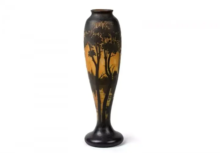 Vase Daum Art Nouveau, scène forestière au coucher du soleil. Une pièce rare pour une estimation vase Daum.