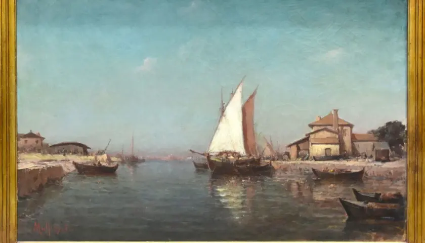 Un port paisible baigné de soleil, avec des voiliers et des maisons côtières. Une œuvre de Malfroy, peintre de talent.