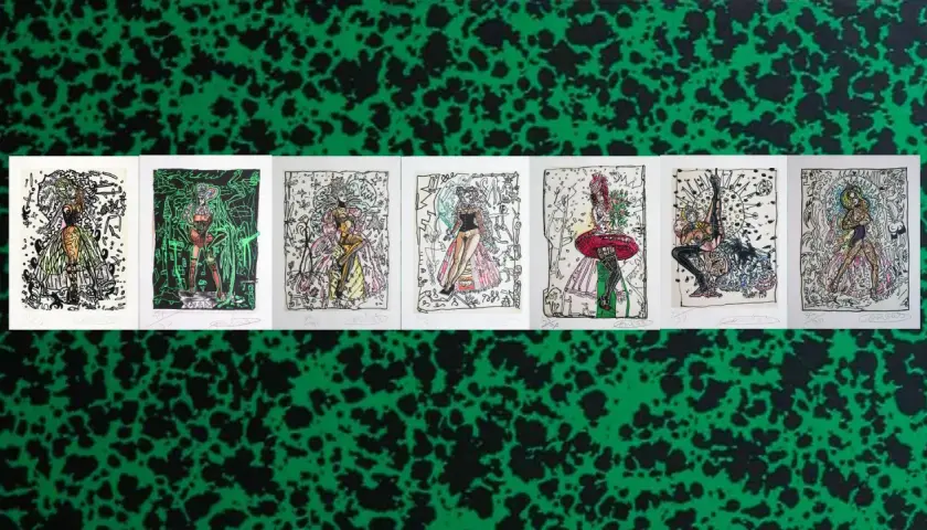 Série d'illustrations colorées de figures féminines stylisées, dans le style de cote robert combas, sur fond vert moucheté.