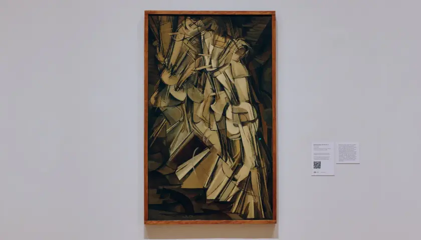 Nu descendant un escalier, une des œuvres d'art de Marcel Duchamp, capture le mouvement fragmenté d'une figure sur des marches.