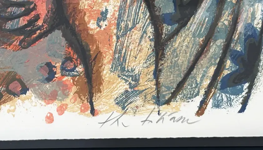 Signature de Theo Tobiasse sur une œuvre abstraite aux couleurs chaudes et froides, évoquant une scène onirique.