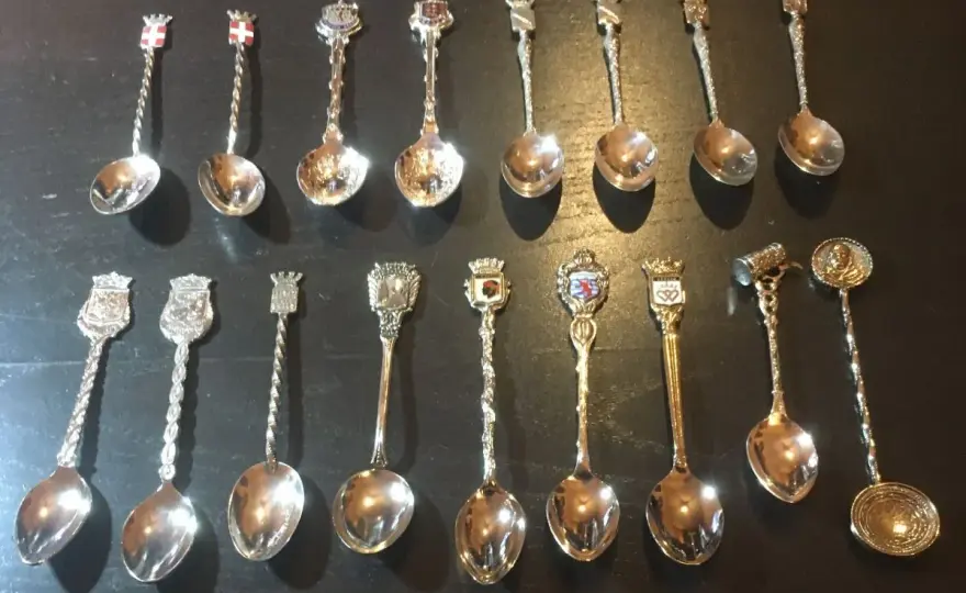 Petites cuillères de collection - Comment estimer leur valeur ?