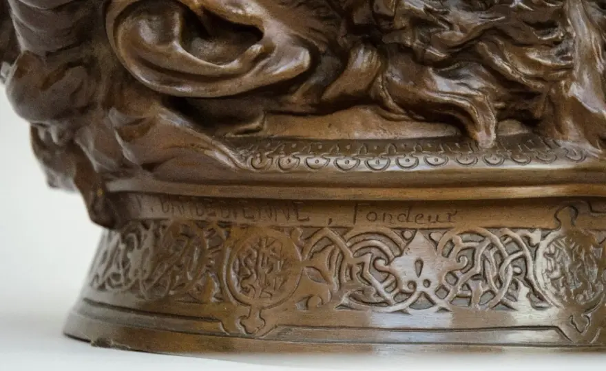 Bronze creux ou plein - Comment reconnaître une fonte authentique ?