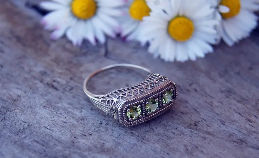 Estimation bague ancienne - Comment déterminer sa valeur réelle ?