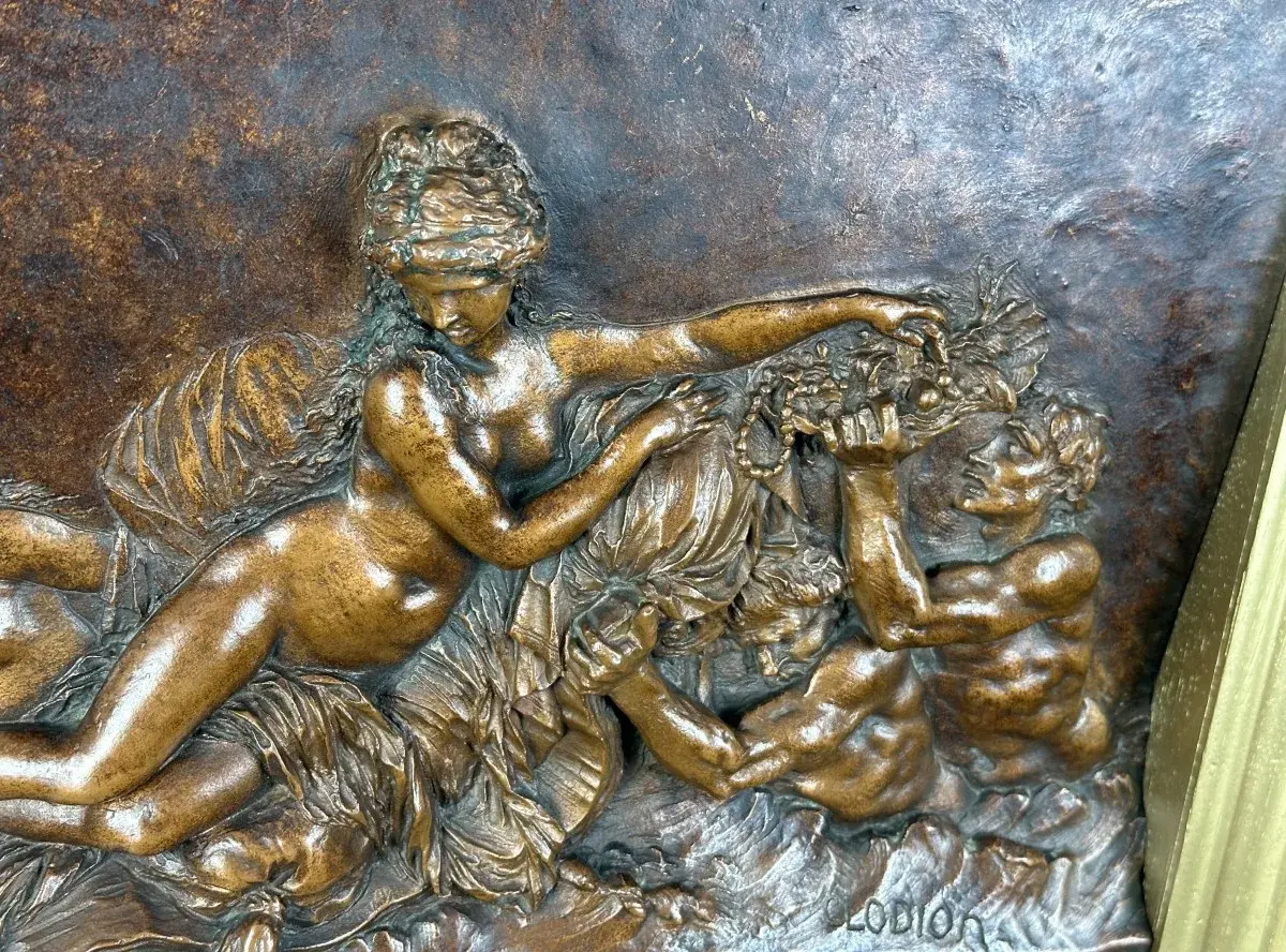 Bas-relief en bronze, une femme et des enfants dans l'eau, signature CLODION.