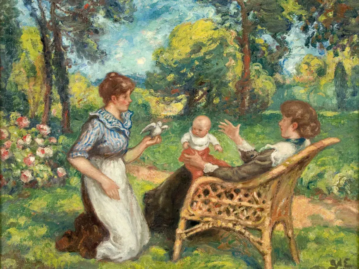 Georges d'Espagnat peint une scène idyllique : une femme agenouillée présente un oiseau à un bébé, tandis qu'une autre femme est assise dans un fauteuil en rotin.