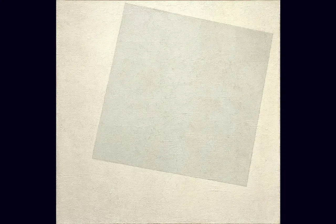 Un carré blanc légèrement décalé sur un fond blanc texturé. Une œuvre minimaliste dont le prix est inestimable.