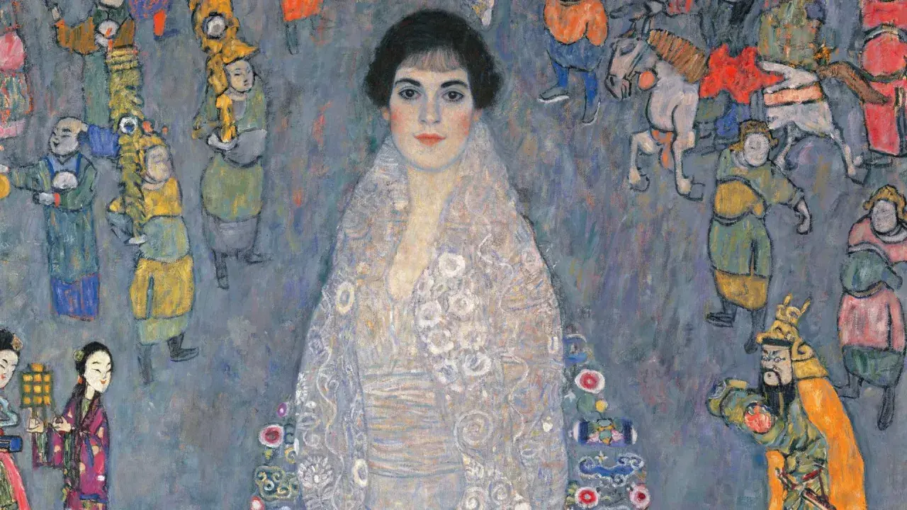 Portrait d'une femme par Gustav Klimt, entourée de figures colorées rappelant des œuvres d'art asiatiques.