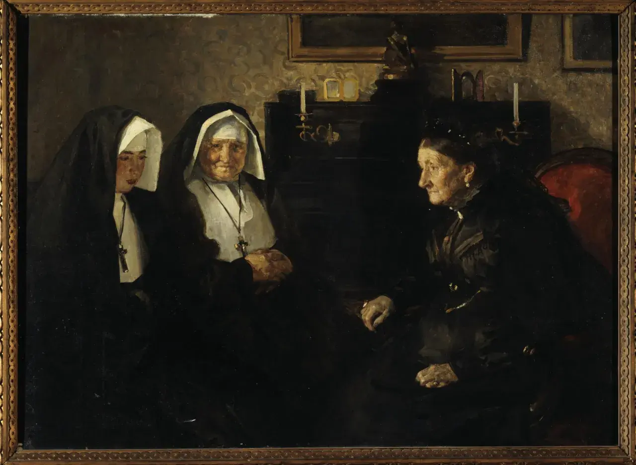 Lucien Simon dépeint trois femmes dans une pièce sombre. Deux religieuses, l'une jeune, l'autre plus âgée, sont assises à gauche. Une femme laïque, vêtue de noir, leur fait face.