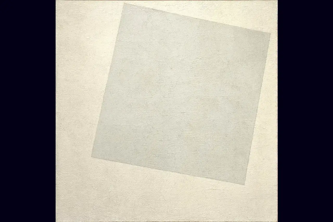 Un carré blanc légèrement incliné sur un fond blanc texturé. Une œuvre minimaliste où le prix est peut-être la simplicité.