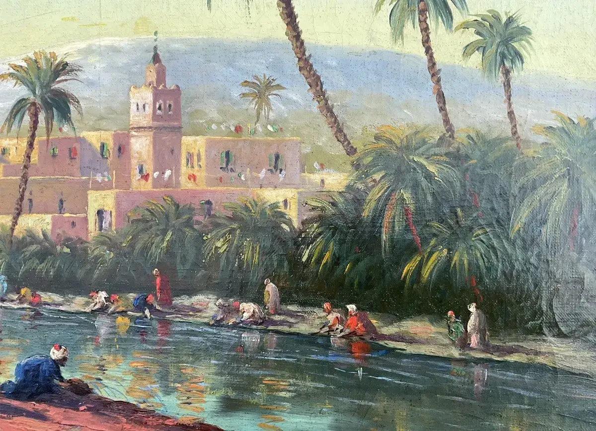 Sc&egrave;ne de vie au bord d'une rivi&egrave;re, avec des femmes lavant du linge devant une kasbah. Vincent Manago a captur&eacute; cette atmosph&egrave;re paisible.